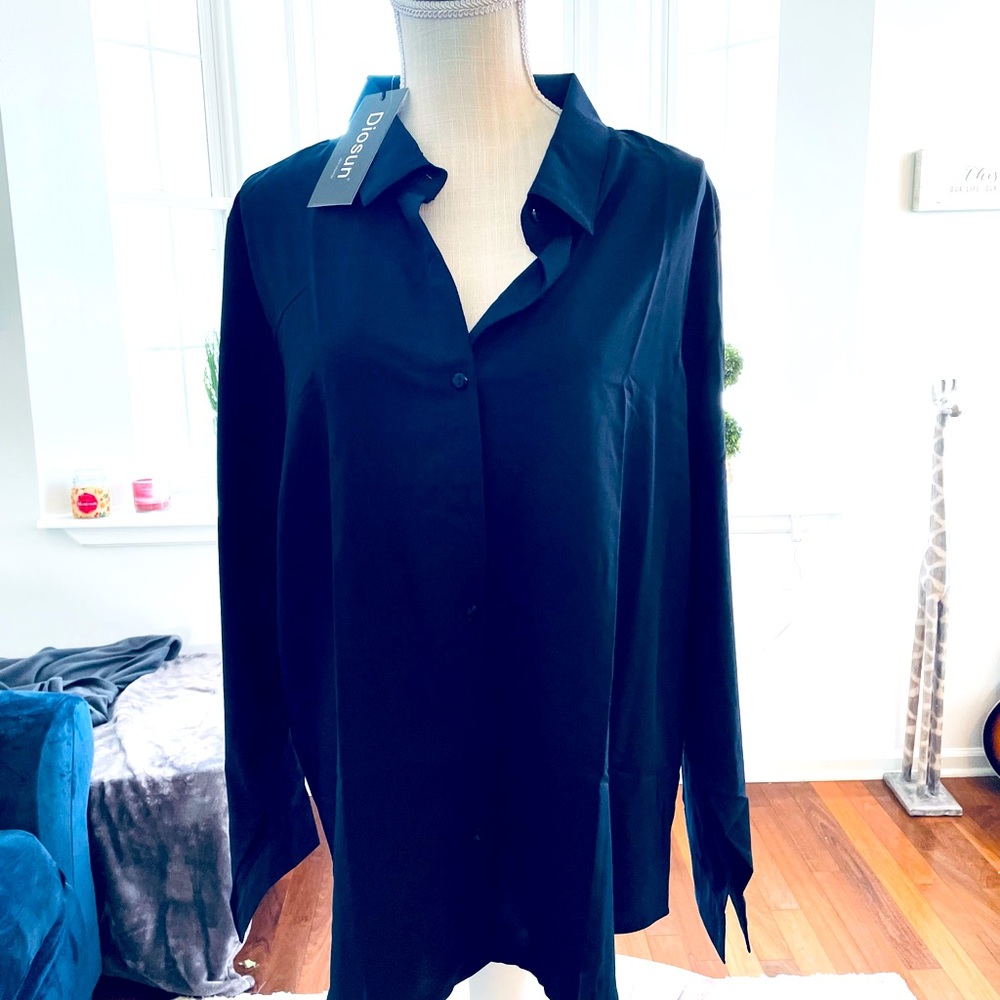 Women’s 2 XL navy button up blouse